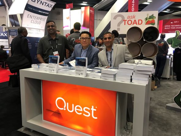 OOW2018 - Book Signing-1